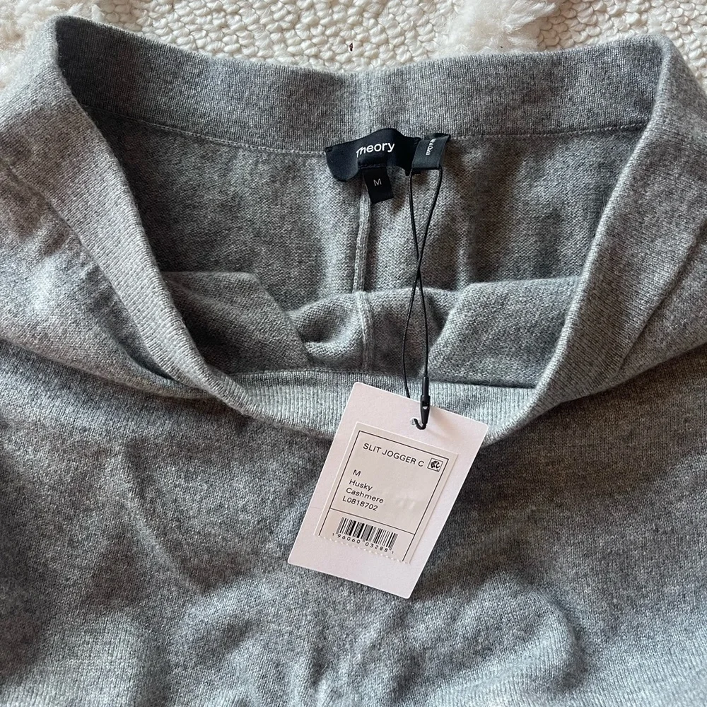 Theory Slit Ankle 100% Cashmere Joggers. NWT. Women’s Medium. - Picture 4 of 5